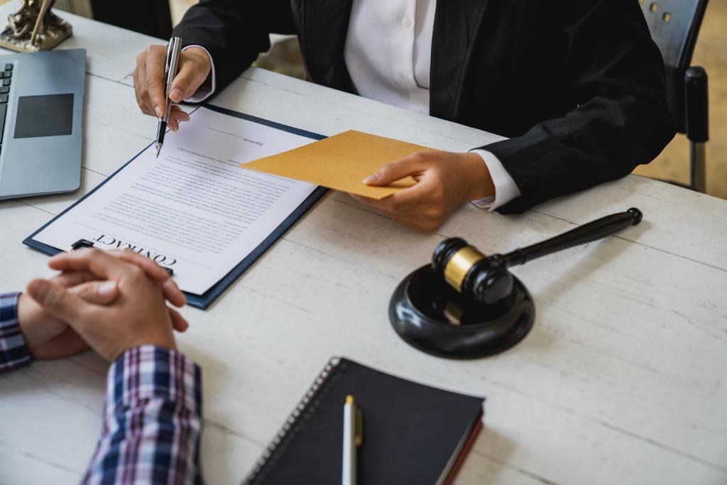 firma tus contratos con tu abogado en madrid